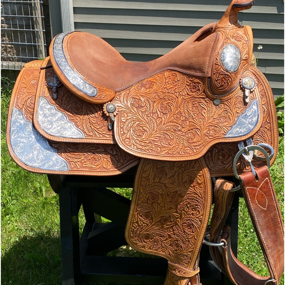 Dale Chavez 15.5 in western show saddle..Sterling Silver